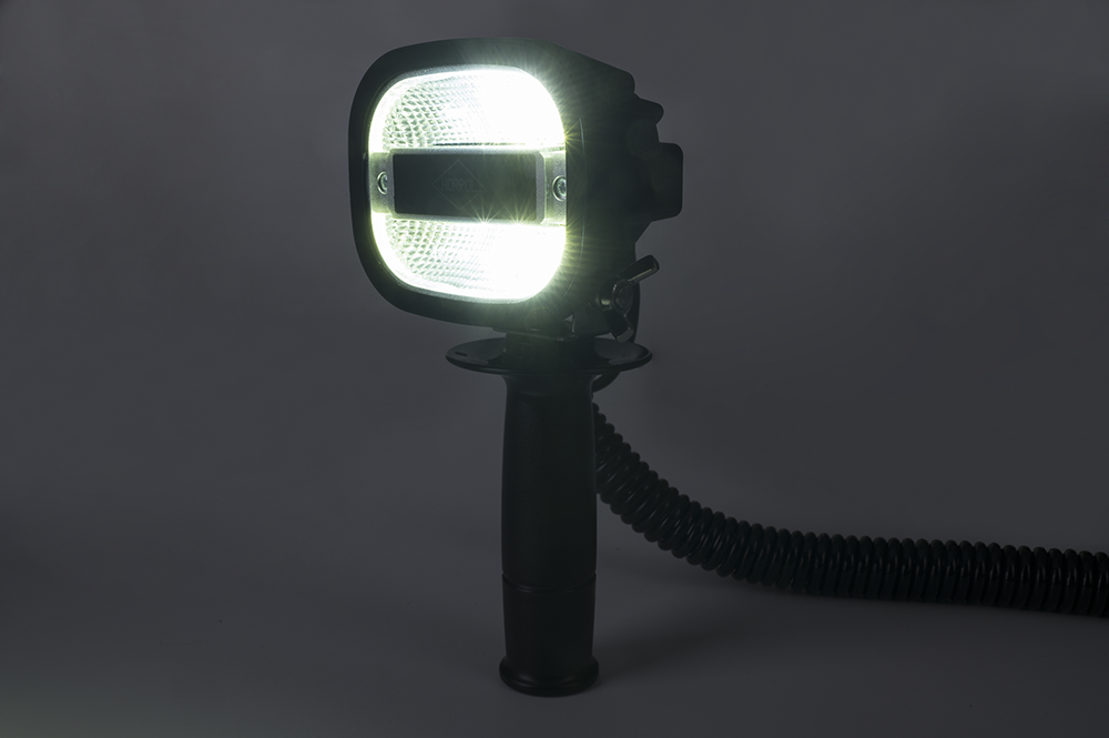 Work lamp with handle and cigarette lighter plug LRD 3071